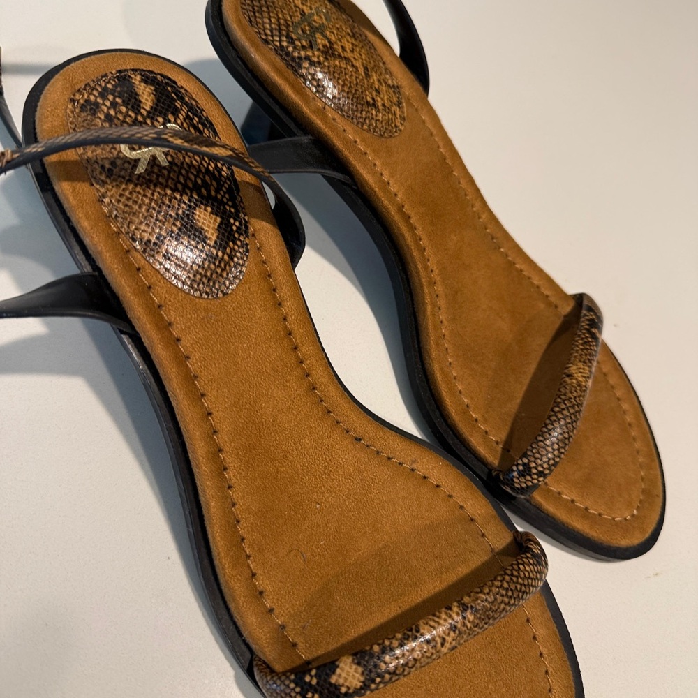 Chic Snakeskin Pattern Sandals with Black Straps